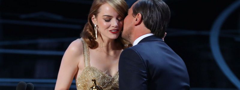 Эйфория, похудение и кариес: что делают с нами поцелуи