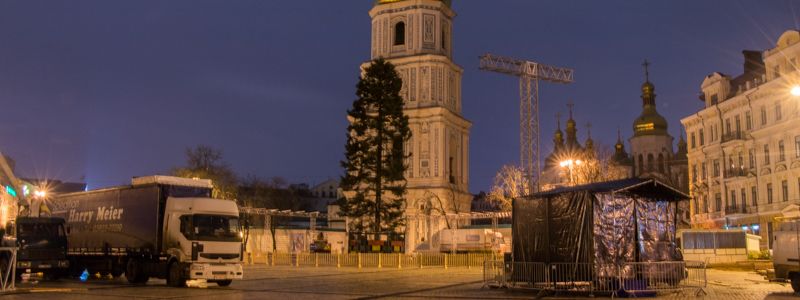 Главная елка в Киеве вызвала негодование горожан: узнай, почему