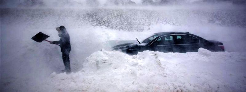 Полезные телефоны: куда звонить, если автомобиль застрял зимой в дороге