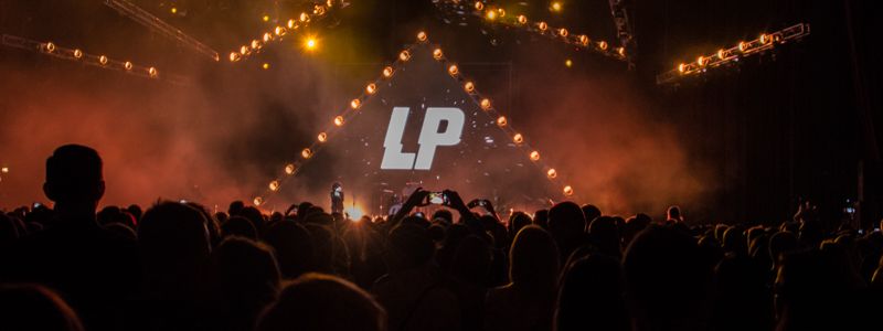 Тысячи шариков и британские украинки на разогреве: LP собрала аншлаг в Дворце cпорта