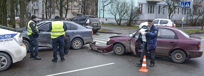 В Киеве Lanos пожелал проскочить перекресток, но погромил себя и Skoda