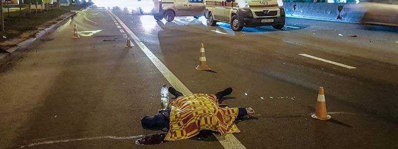 В Киеве пешеход пытался сократить путь через восемь полос дороги и погиб