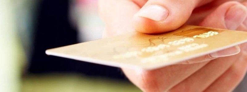 В Киеве злоумышленники рассчитались чужими банковскими картами на 100 тысяч гривен