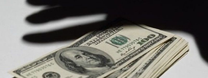 1200 долларов за рыбу: в Киеве директор ООО вымогала у бизнесмена деньги