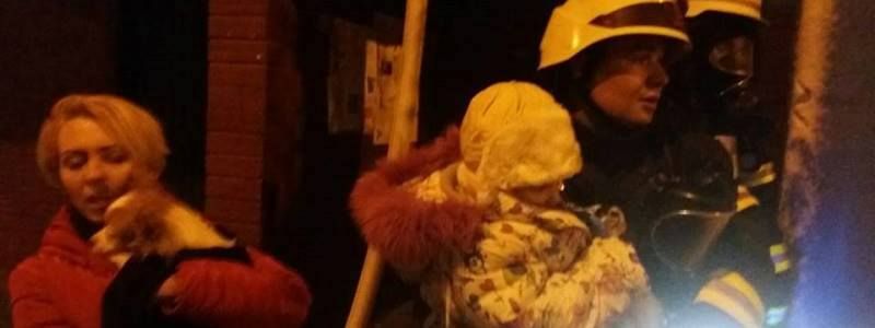 Пожар в многоэтажке Киева: пострадали трое детей