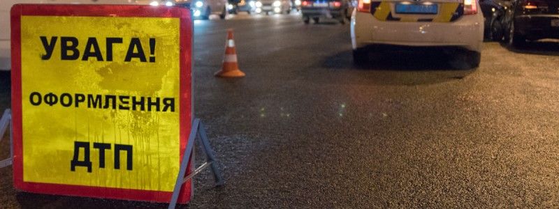 Под Киевом перевернулся автобус: в больницу попали 13 человек