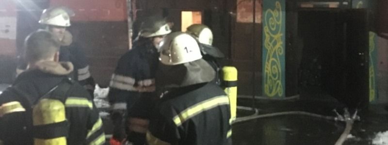 В центре Киева сгорел салон красоты в подвале