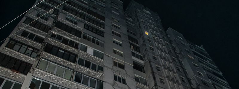 В Киеве мужчина пришел поздравить родителей с Новым годом и выбросился с 13 этажа