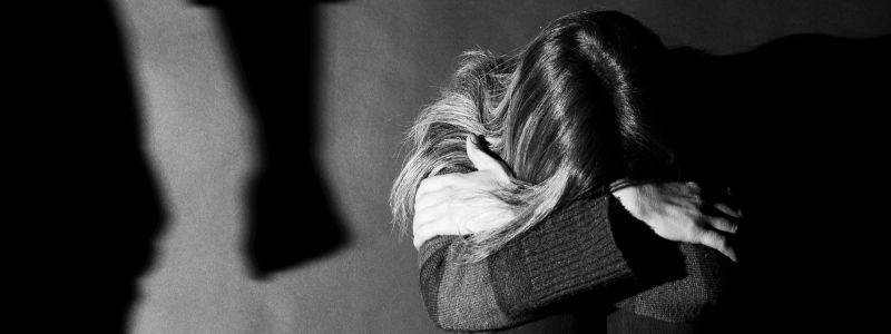 Под Киевом доведенная до отчаяния молодым сожителем женщина выпрыгнула из окна