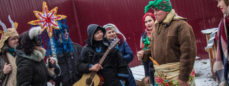 В Киеве котам спели щедровки