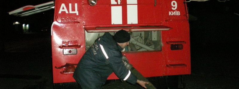 Ночь пожаров: в Киеве горели автомобиль, дом и общепит