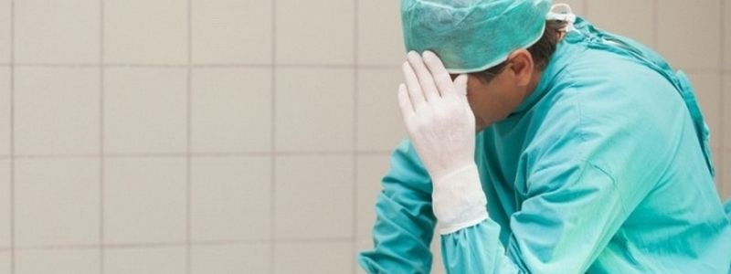 "Надышался ацетоном": под Киевом врача обвиняют в "пьяном" приеме ребенка