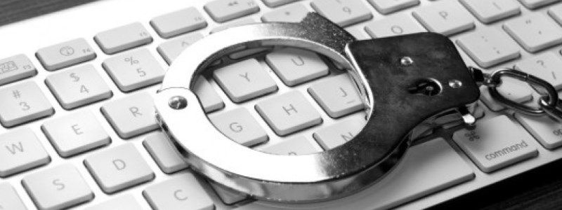 В Киеве мужчины распространяли 12 тысяч файлов детского порно