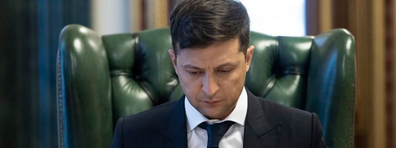 Зеленский в Борисполе выгнал чиновника, Меркель опять стало плохо, а в Италии выпал град: ТОП новостей дня