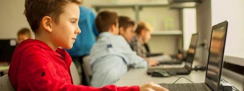 Кто в Украине учит детей собирать ракеты и как за год построить восемь школ робототехники