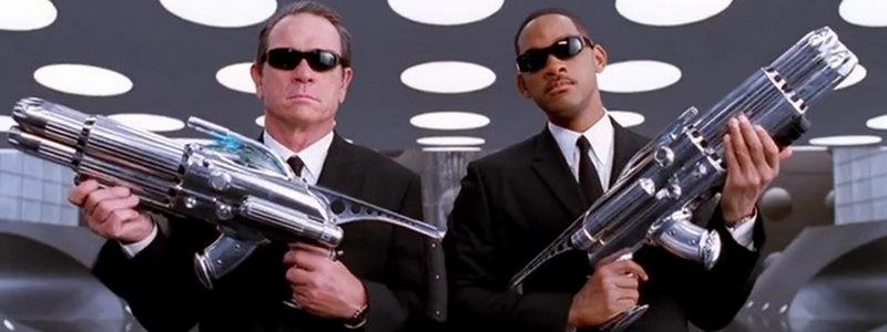 Под Киевом люди в черном запугали пенсионеров и ограбили их дом