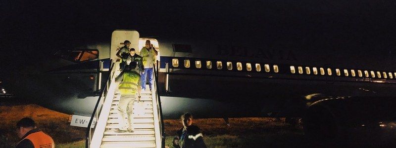 В аэропорту "Киев" самолет Belavia выкатился за пределы летной полосы: рейсы отменяют и задерживают