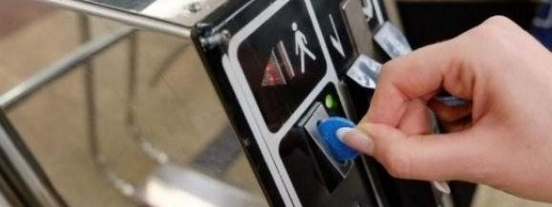 На каких станциях метро в Киеве через два дня откажутся от жетонов
