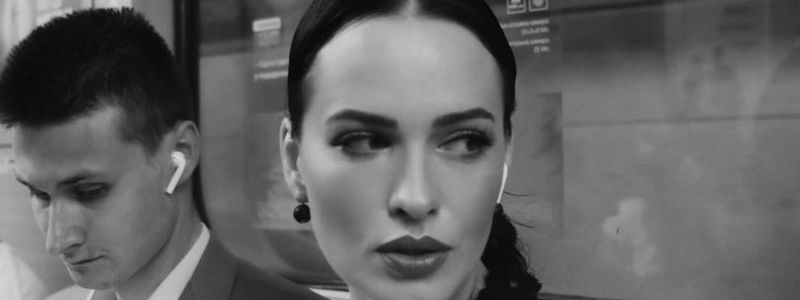 Даша Астафьева спустилась в метро Киева и зачитала стихи рядом с "сыном маминой подруги": что это значит