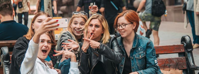 Столица в лицах: как жители и гости Киева радуются солнечному четвергу