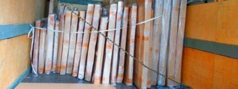 В Киеве на таможне задержали грузовик с 98 старинными картинами из Франции