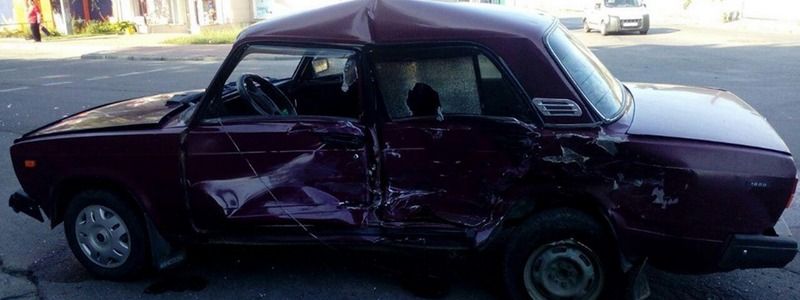 Под Киевом ГАЗ вылетел на встречку и протаранил легковушку: пострадала 7-летняя девочка