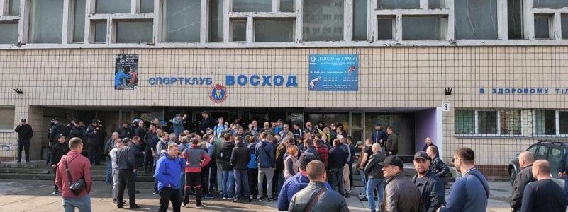 У Києві захопили і розгромили Ск "Восход": як рейдери проникли в заклад та що їм тепер загрожує