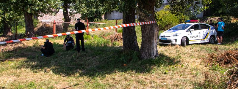 В Киеве школьница нашла труп женщины на берегу Днепра