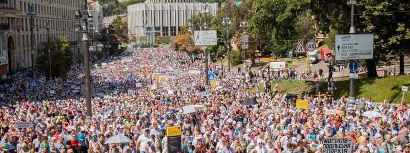 Крестный ход, красотки на велосипедах и митинг курьеров Glovo: неделя в фото
