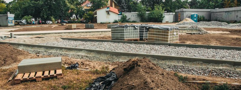 В Киеве капитально отремонтируют сквер возле станции метро "Дарница": как он выглядит сейчас