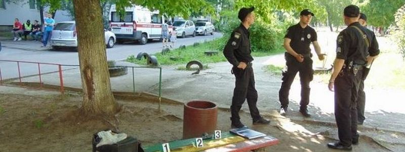 В Киеве хулиганы избили мужчину на детской площадке