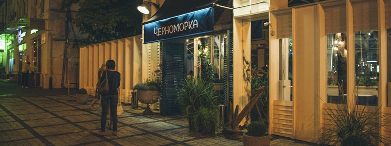 Рыбные завтраки, устрицы в бассейне и две летние террасы: чем удивит новая "Черноморка" в центре Киева