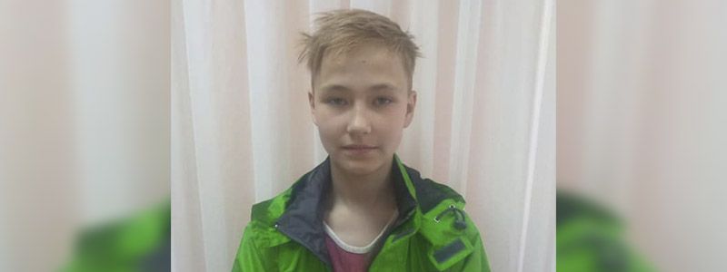 В Киеве ищут 14-летнюю девочку с розовыми волосами