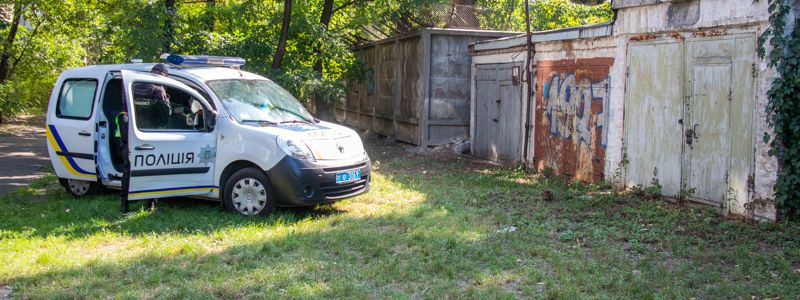 В Киеве за гаражами нашли труп мужчины со шприцем