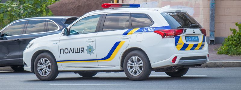 В Киеве мужчина задул патрульных газом и выпрыгнул из окна