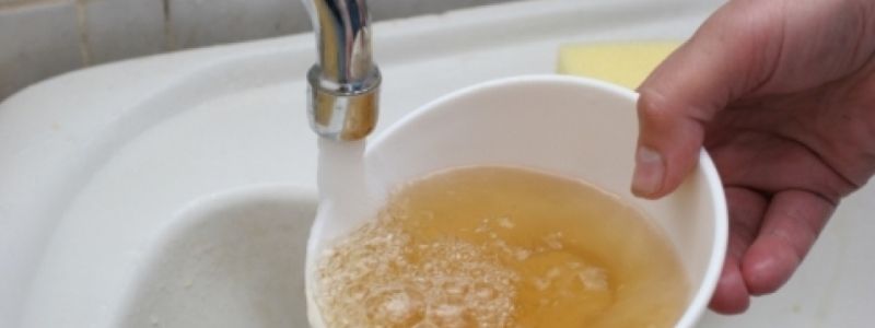 В Киеве из кранов потечет грязная вода: причина и адреса