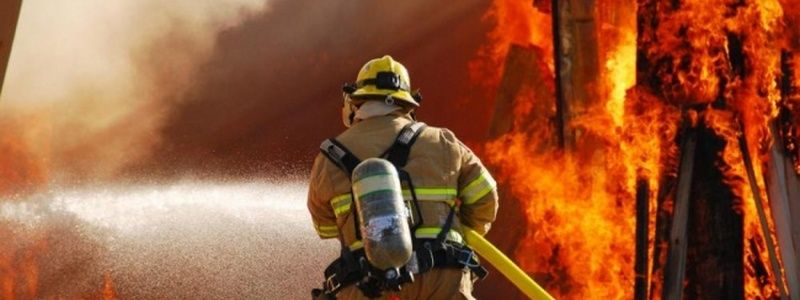 В Киеве на Русановке загорелся ресторан