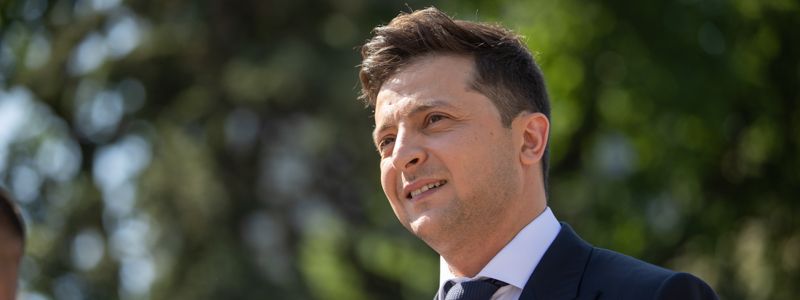 Сто дней на посту Президента: Зеленский дал интервью актеру из "Слуги народа"