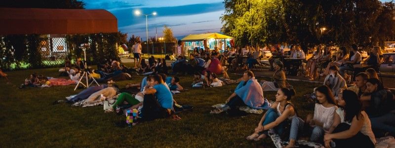 В Киеве под открытым небом можно будет посмотреть кино про путешествия: где и когда