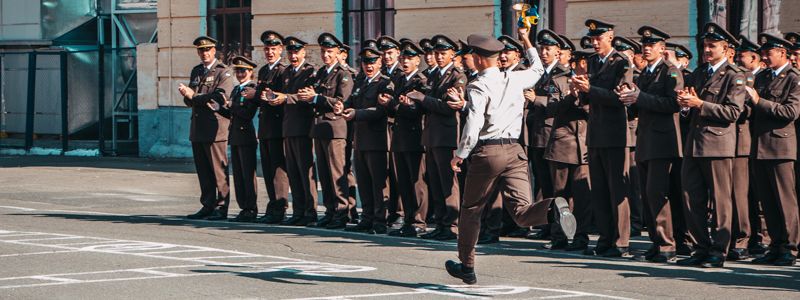Шоу с оружием, выступление спортсменов и оркестр: как прошло 1 сентября в военном лицее имени Богуна