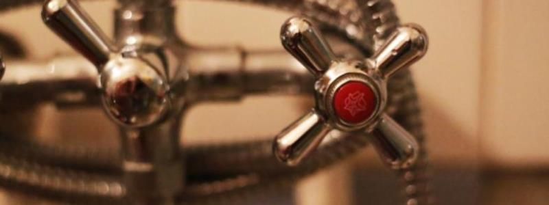 Жителям Печерского района Киева отключили горячую воду: адреса