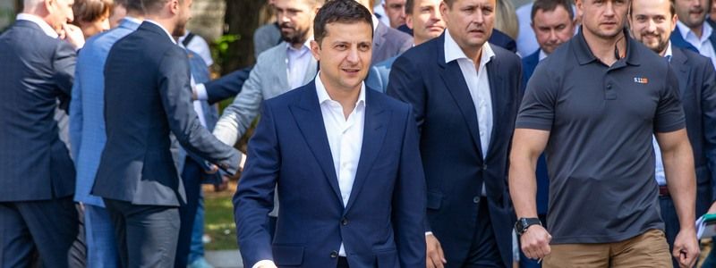 Зеленский в Днепре, Папа Римский против пожизненного и атака дронов на нефтеперерабатывающий завод: ТОП новостей дня