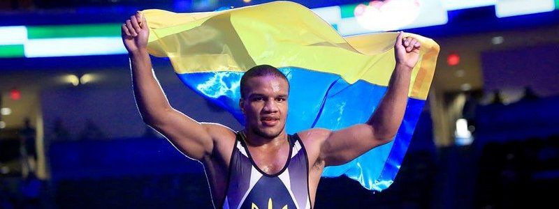 Смерть актера "Беверли-Хиллз, 90210", массовое отравление в школе под Винницей и победа Беленюка на ЧМ: ТОП новостей дня