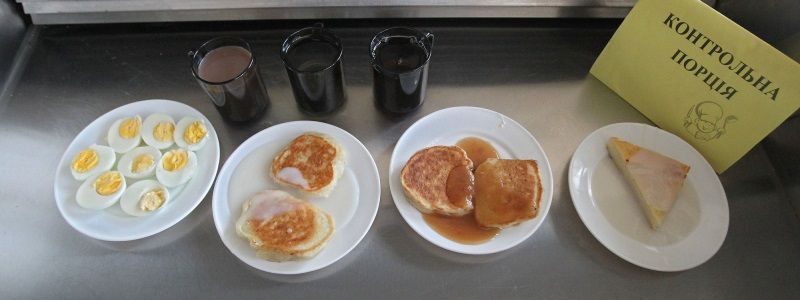 Чем кормят учеников: в школах Киева начались проверки