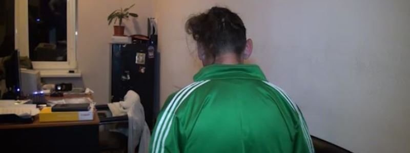 Появилось видео допроса террориста с моста Метро в Киеве