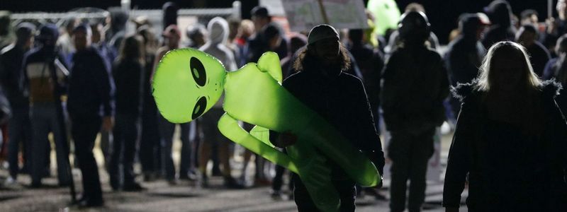 Отравление школьников Одессе, "пасхалки" "Друзей" в Google и штурм "Зоны 51": ТОП новостей дня