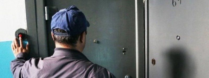 В Киеве мошенники грабят под видом коммунальщиков: как распознать афериста