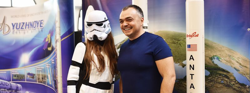 «Первый спутник, VR-путешествия по Луне, подготовка к колонизации Марса»: в Днепре проведут выставку космических технологий Украины