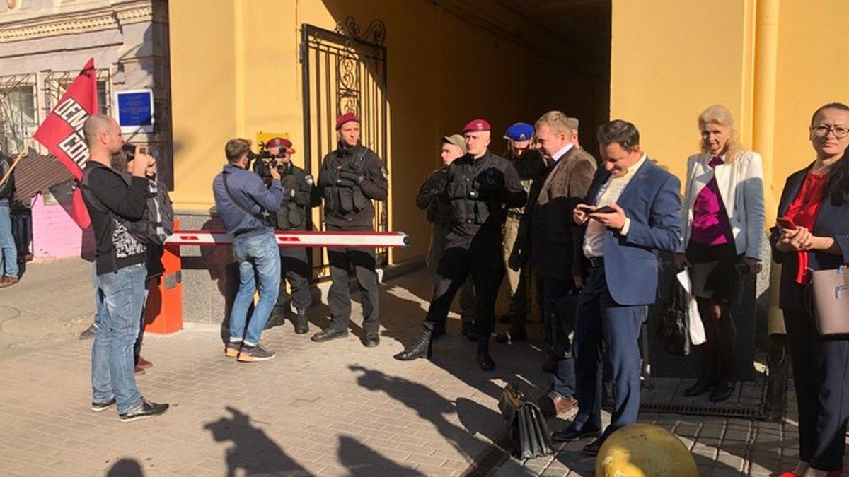 В Киеве "заминировали" Хозяйственный суд: что сейчас происходит под зданием