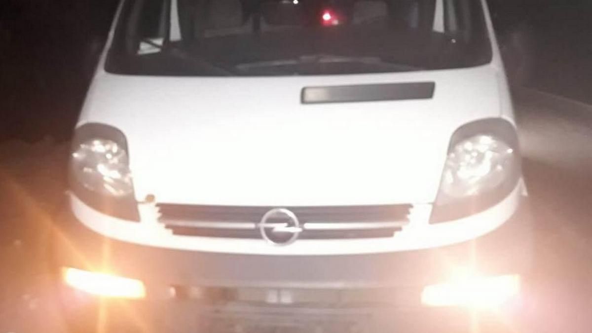 Под Киевом мужчина лег на дороге и погиб под колесами Opel